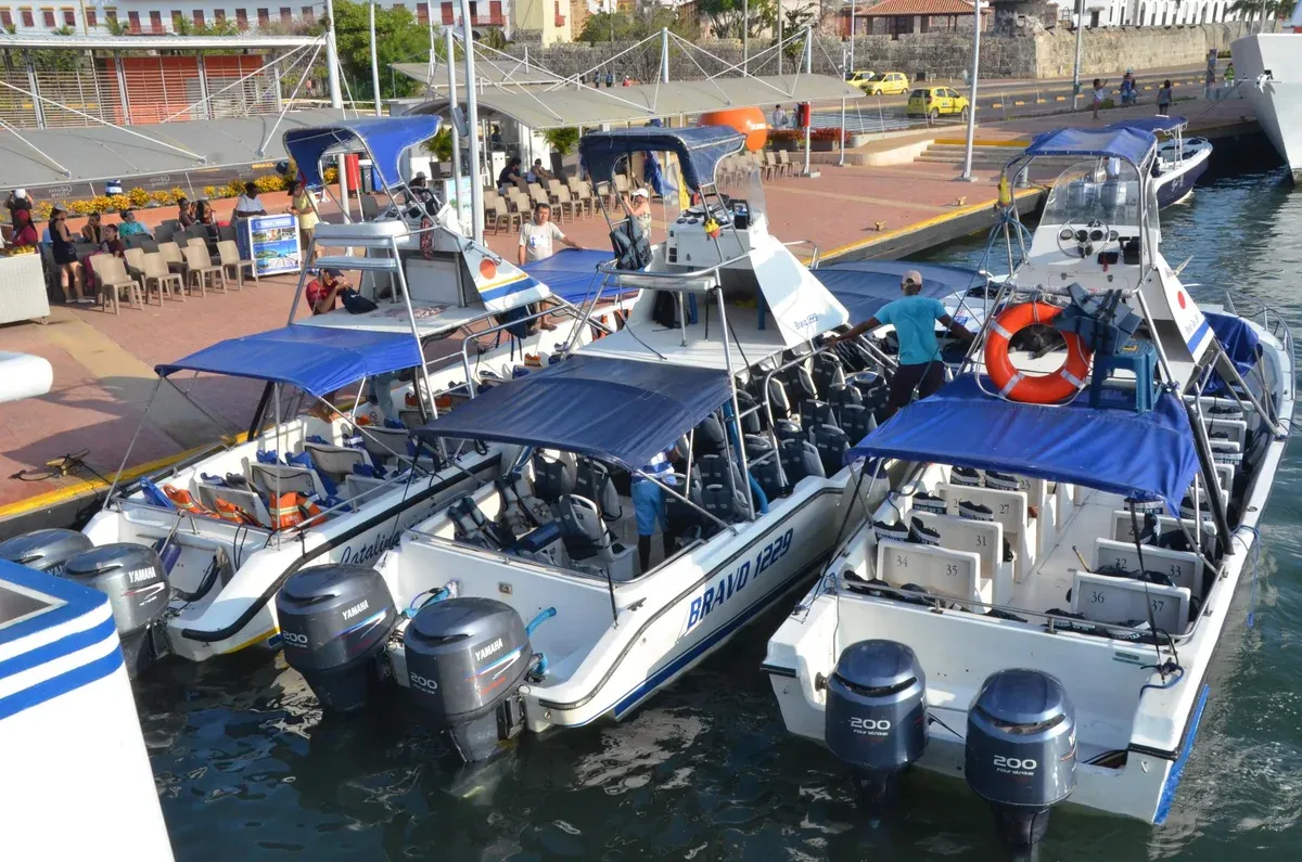 Tour speedboats moored at the mainland dock before departing on day trips from Cartagena, Colombia